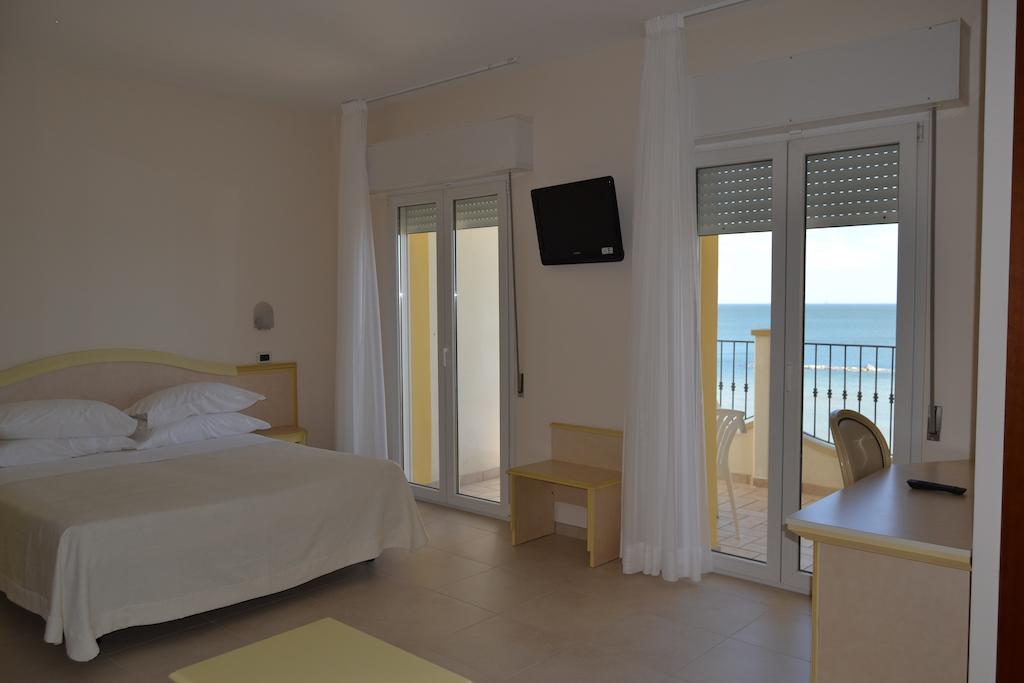 רימיני Hotel Zeus מראה חיצוני תמונה