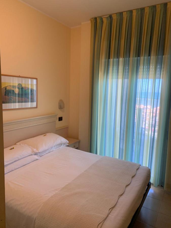 רימיני Hotel Zeus חדר תמונה