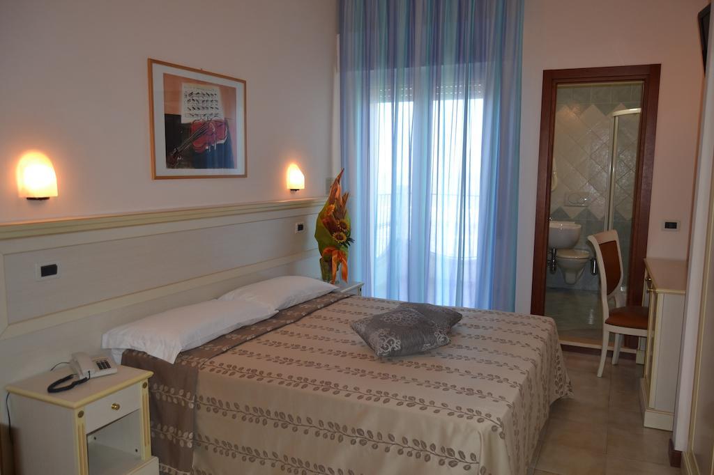 רימיני Hotel Zeus מראה חיצוני תמונה