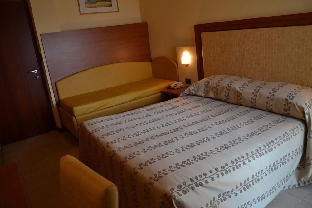 רימיני Hotel Zeus מראה חיצוני תמונה
