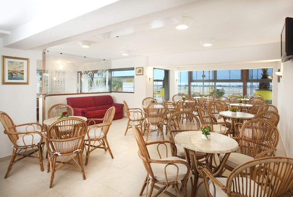 רימיני Hotel Zeus מראה חיצוני תמונה