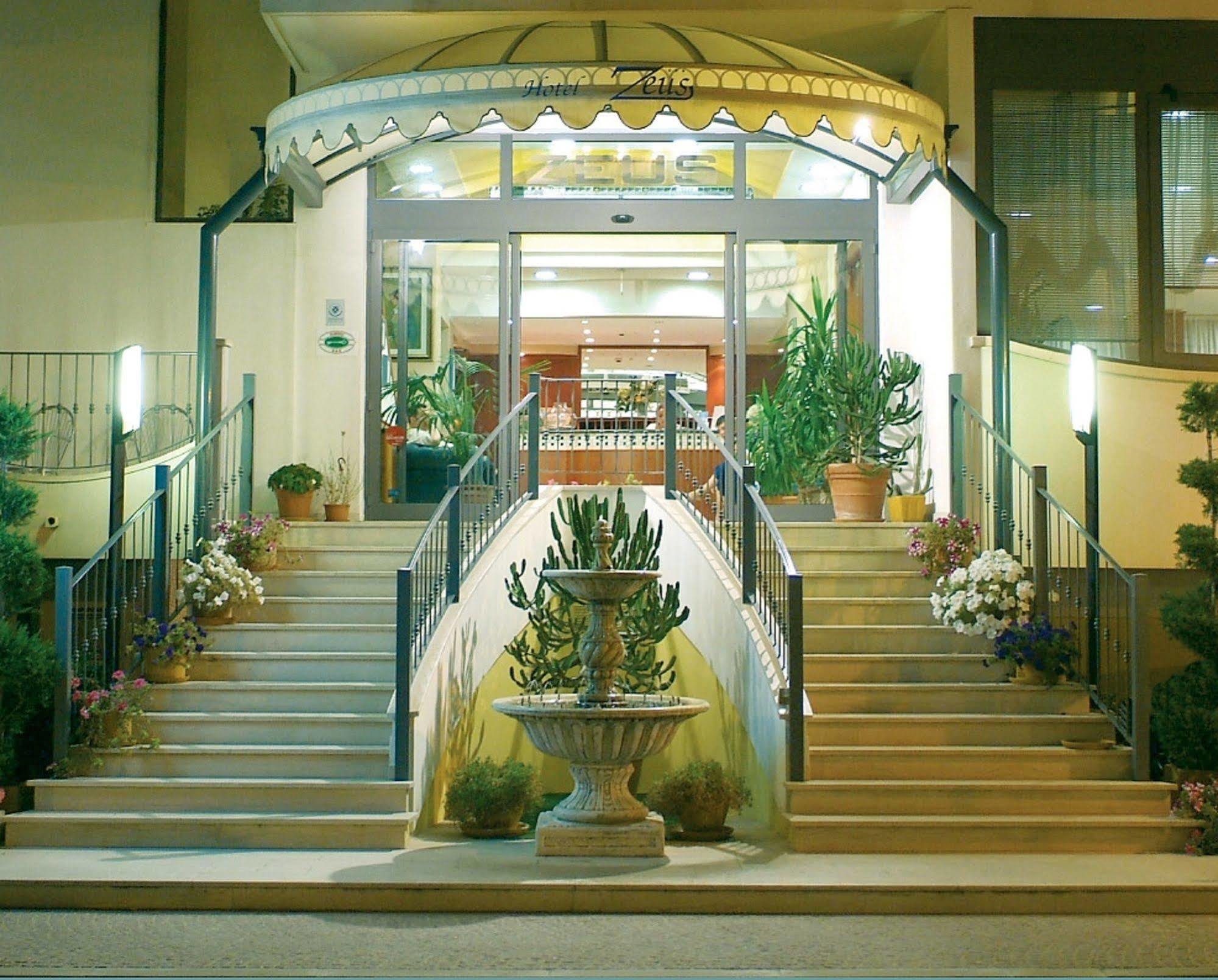 רימיני Hotel Zeus מראה חיצוני תמונה