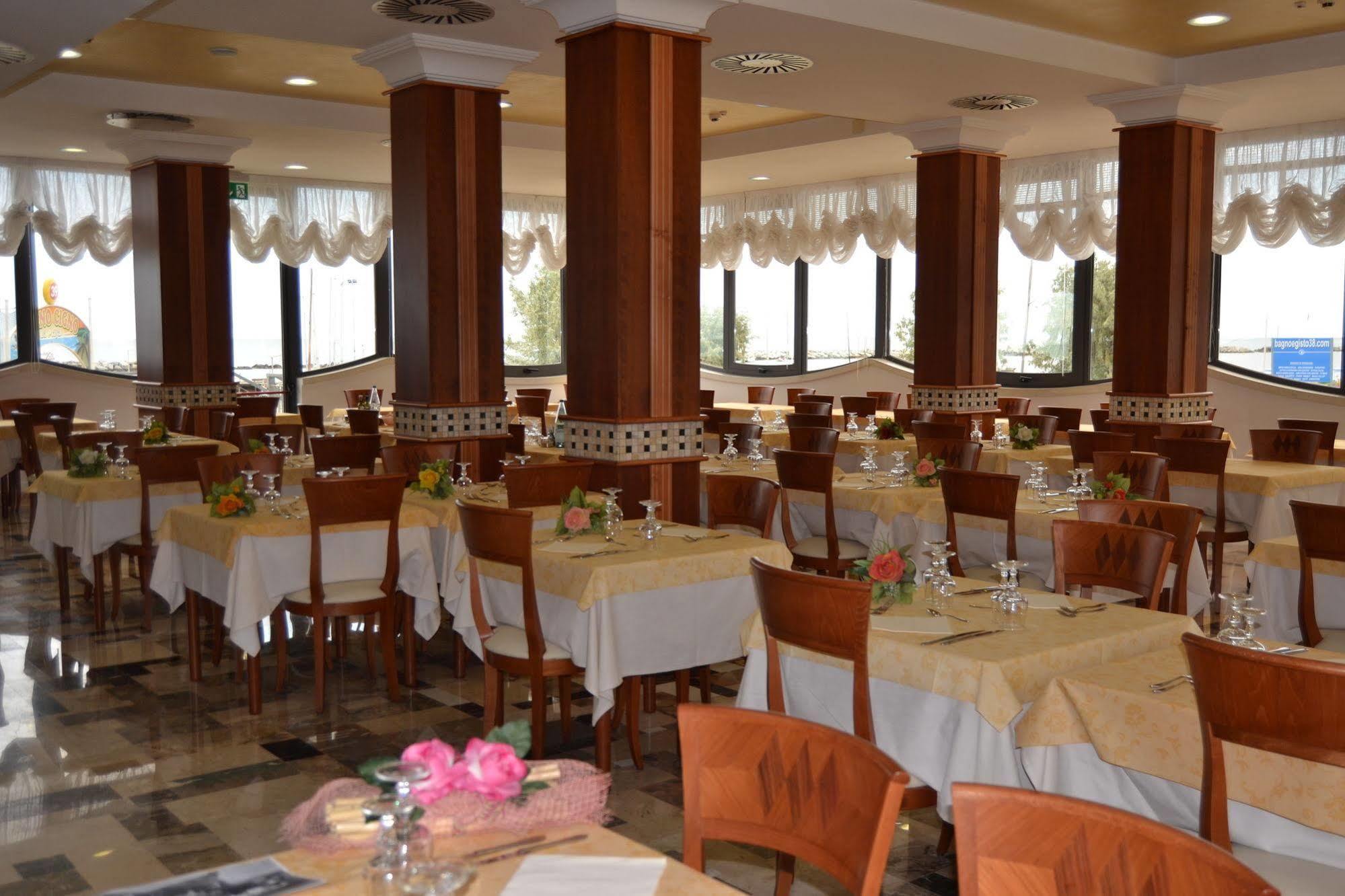 רימיני Hotel Zeus מראה חיצוני תמונה