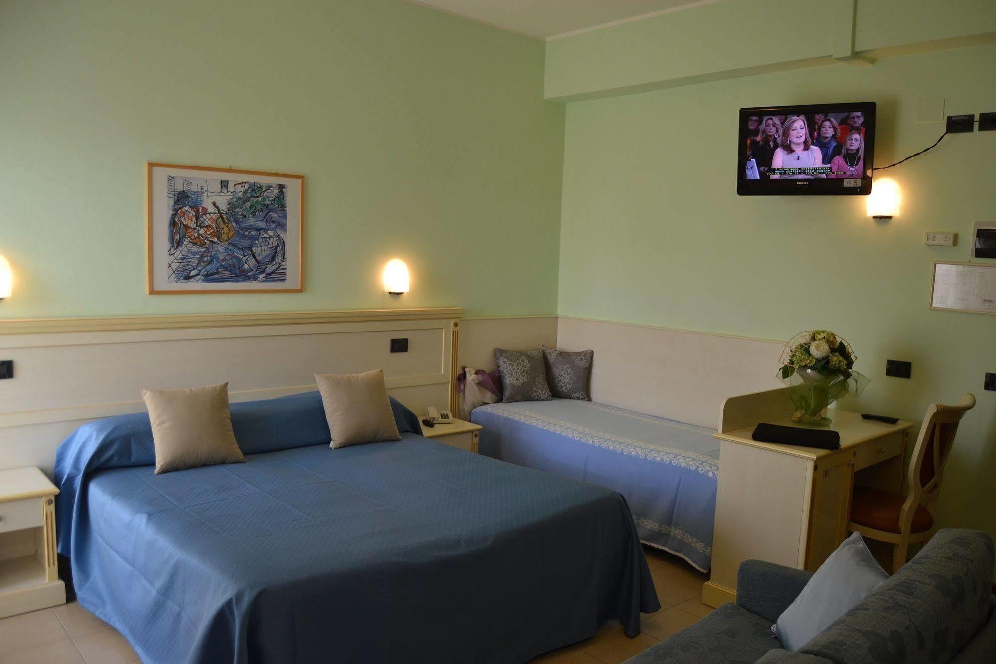 רימיני Hotel Zeus מראה חיצוני תמונה