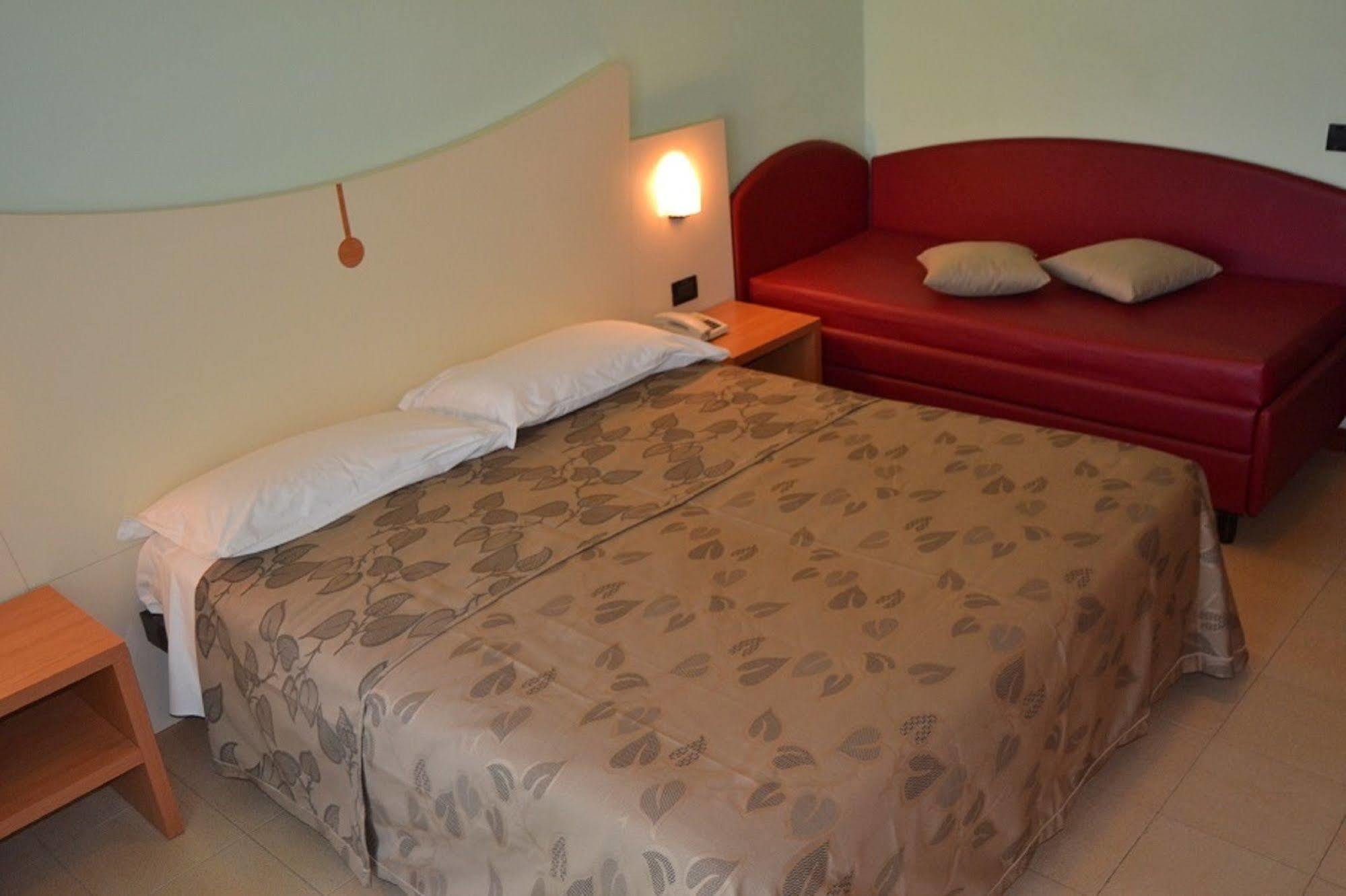 רימיני Hotel Zeus מראה חיצוני תמונה