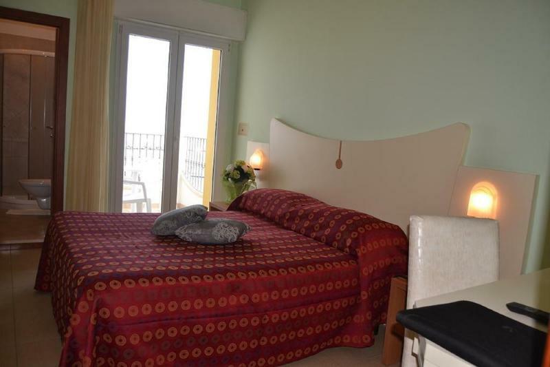 רימיני Hotel Zeus מראה חיצוני תמונה