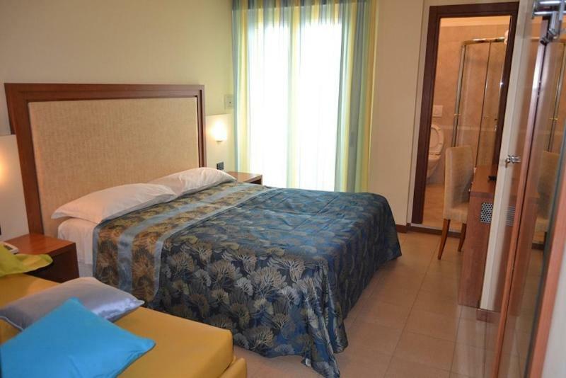 רימיני Hotel Zeus מראה חיצוני תמונה