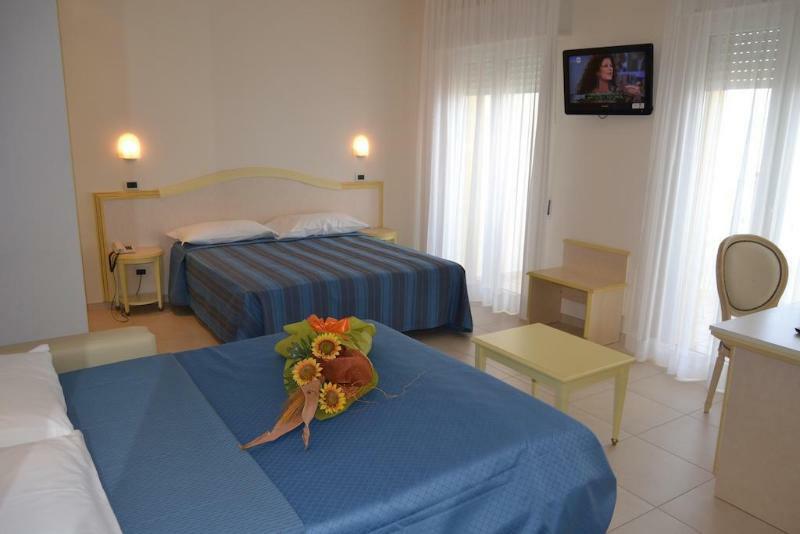 רימיני Hotel Zeus מראה חיצוני תמונה